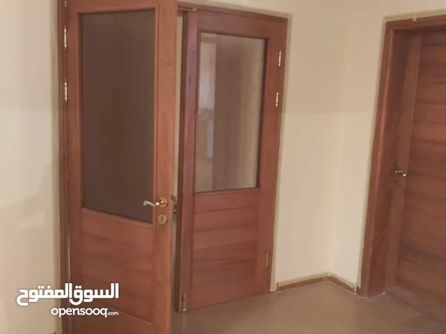 550 m2 More than 6 bedrooms Villa for Rent in Tripoli Alfornaj
