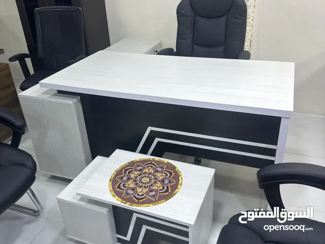مكتب مدير قياس160م مع جانبيه ادراج مع طاوله اماميه