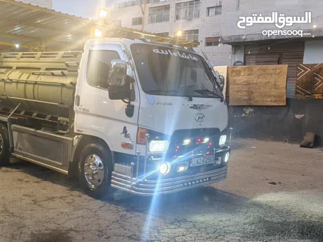 تنك ماء هيونداي مايتي 2011 ديزل مرخصة  ومكيف داخلي للبيع عليها قشره 4 متر مع بربيش وطرمبه وكاله