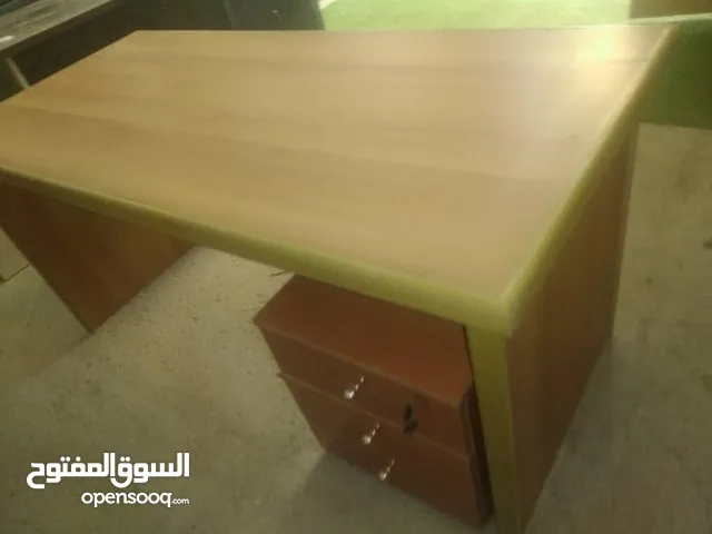 طاولات ومكاتب إستقبال وكراسي