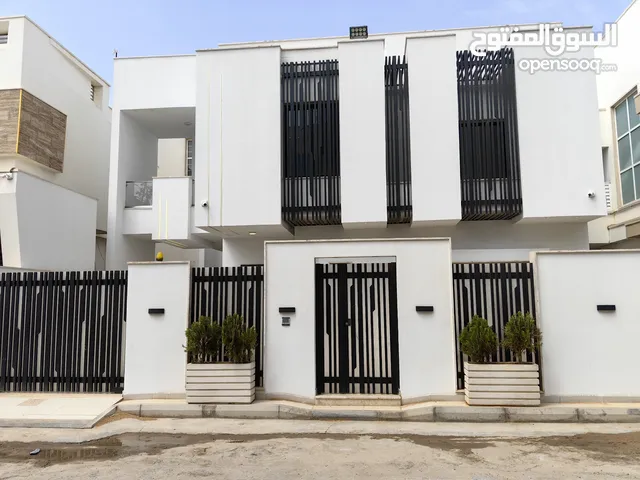 575 m2 3 Bedrooms Villa for Sale in Tripoli Al-Serraj
