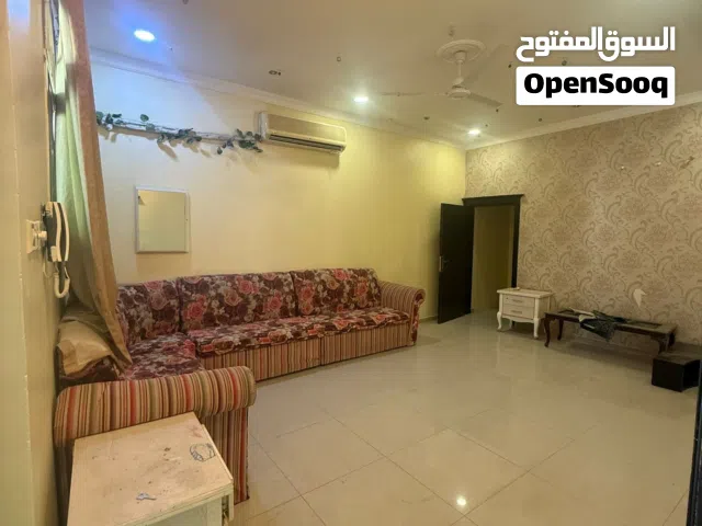 للإيجار شقة شامل الكهرباء