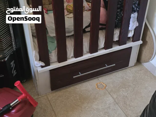 غرفه اطفال للبيع بحاله ممتازه نوعيه الخشب ممتازه صناعه يدويه ولا خدش السعر قابل للتفاوض