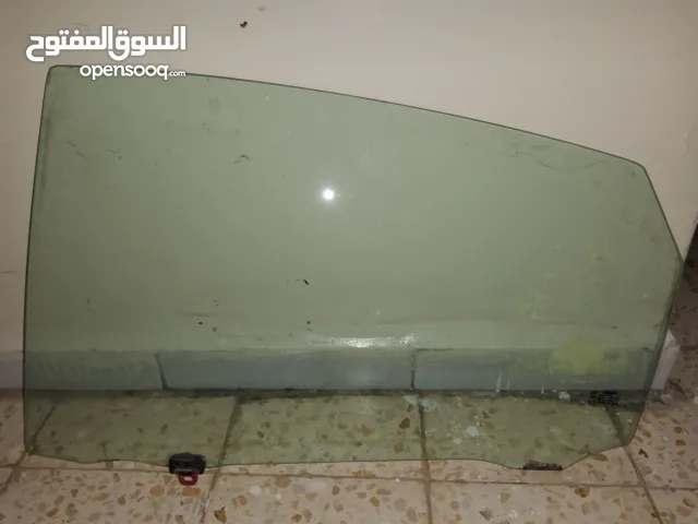 زجاج  خلفي يسار لبريوس الجيل الثالث 2010-2015