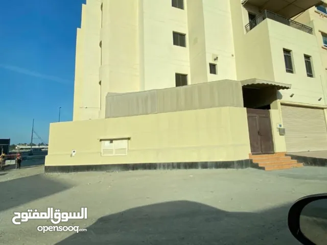 200 m2 4 Bedrooms Apartments for Rent in Central Governorate A`ali