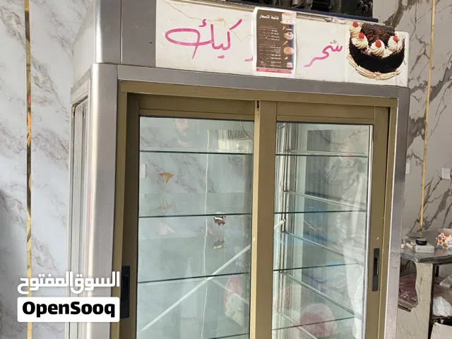 ثلاجة عرض قوالب كيك وتوابع للبيع