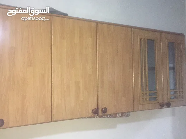 مطبخ خشب قديم بحالة جيدة