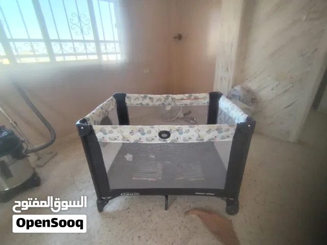 سرير اطفال ماركة Graco للبيع