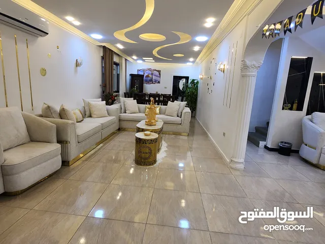 465 m2 More than 6 bedrooms Villa for Sale in Amman Jubaiha