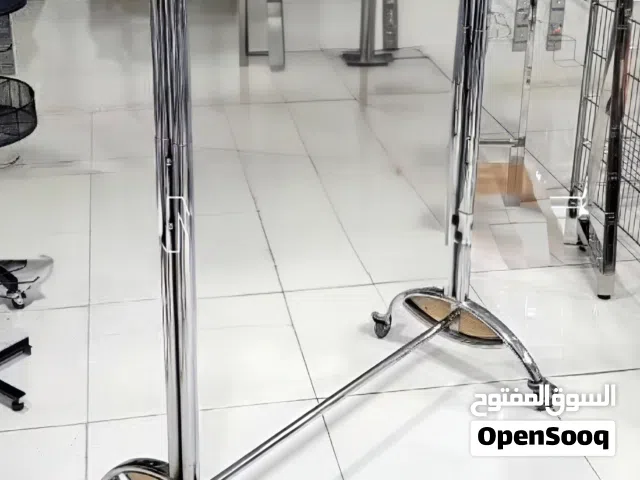 ستاند ثنائي لعرض الملابس