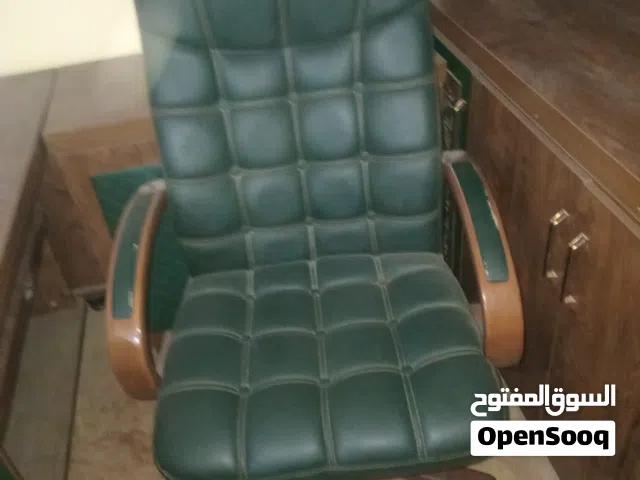 مكتب ومرفقتو
