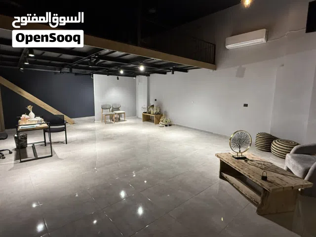 محلات للإيجار 70م