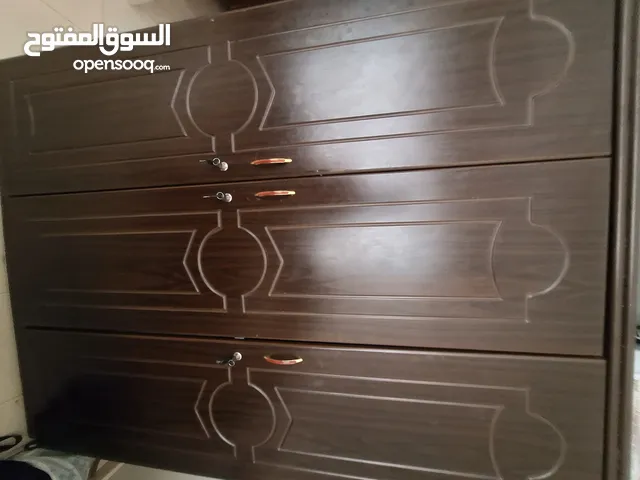 خزانة ملابس نظيفة بحالة ممتازة – استعمال 6 أشهر فقط