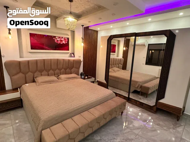 غرفة نوم شبه جديدة كاملة مكملة+جلسة كنب كورنر