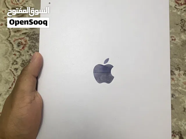 Apple iPad Air 128 GB in Muscat