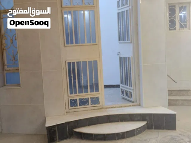 200 m2 More than 6 bedrooms Townhouse for Rent in Basra Baradi'yah