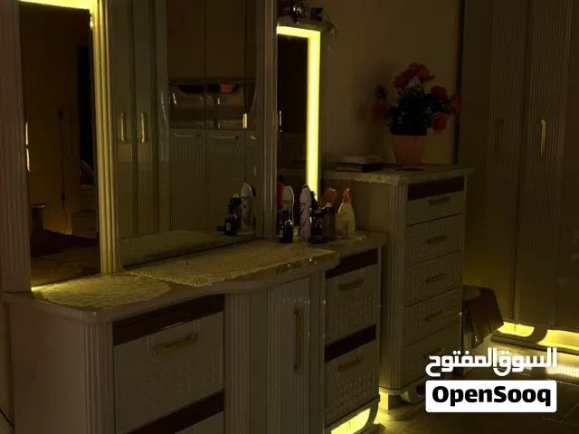 غرفه ماصالها شهر مشدوده وياها دوشك نوع ايطالي جميع كهربائيات لغرفه شغاله