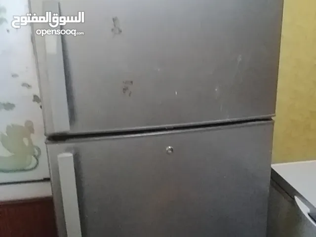 بيع ثلاجة طويلة جيده جدا . للبيع