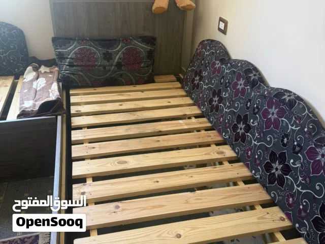 تخت مفرد عدد 3 تفصيل خشب ثقيل