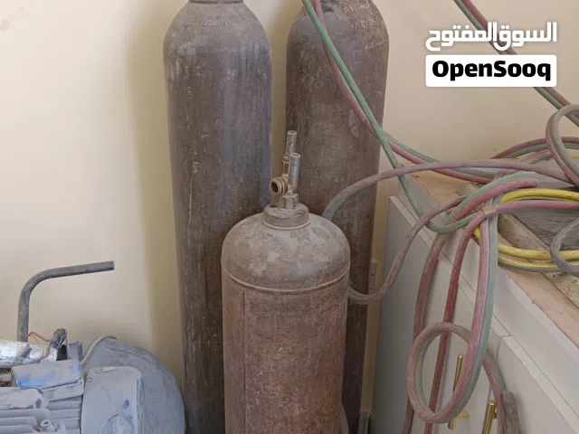 للبيع ثلاث اسطوانات اكسجين