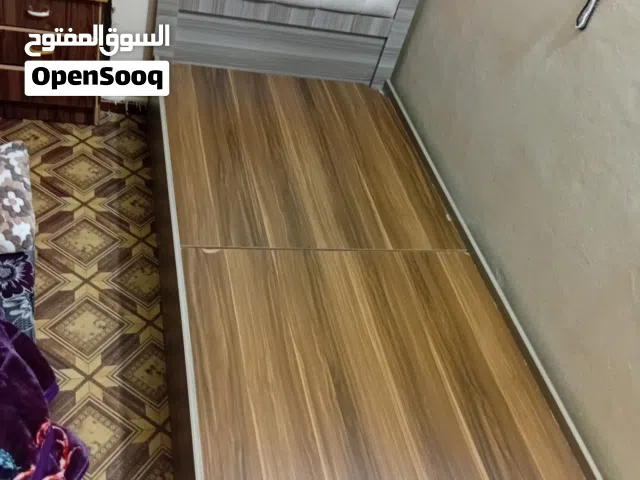 تخت مفرد جديد مع كامل اغراضه