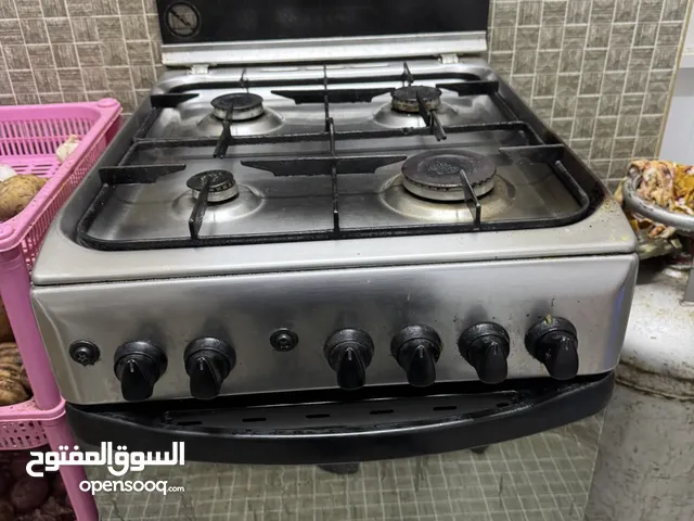طباخ وفرن .