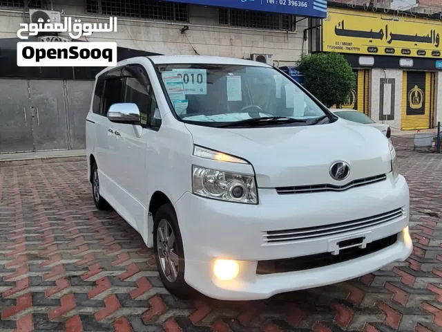 2010 تويوتا فوكسي Standard