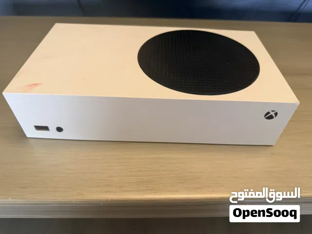 X box series s حالة وكالة مع السلاك و اليد بسعر حرق.............................................
