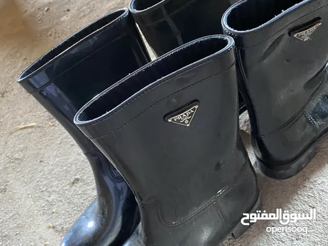 Black Boots in Damietta