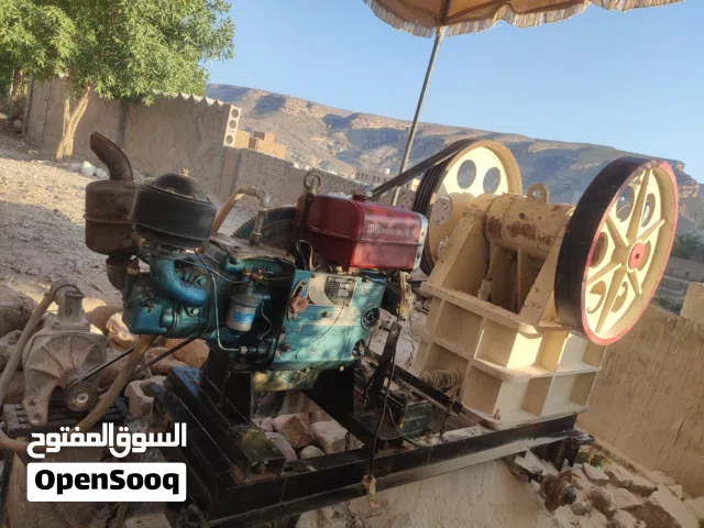 كسارة سحق جمع انواع الحجارة مستخدم نظيف