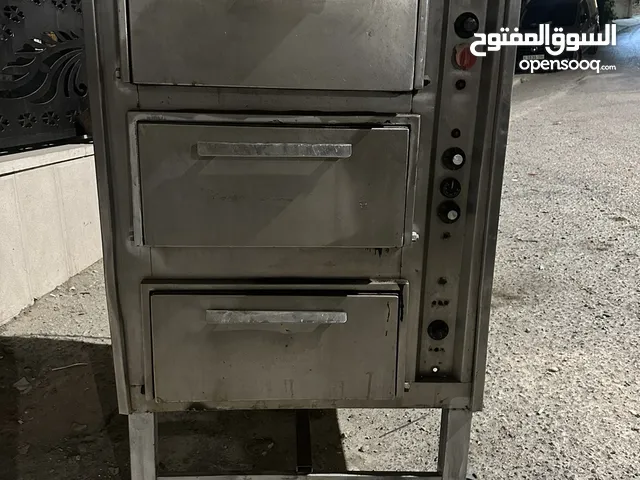 فرن في حاله ممتازه ثلث خانات