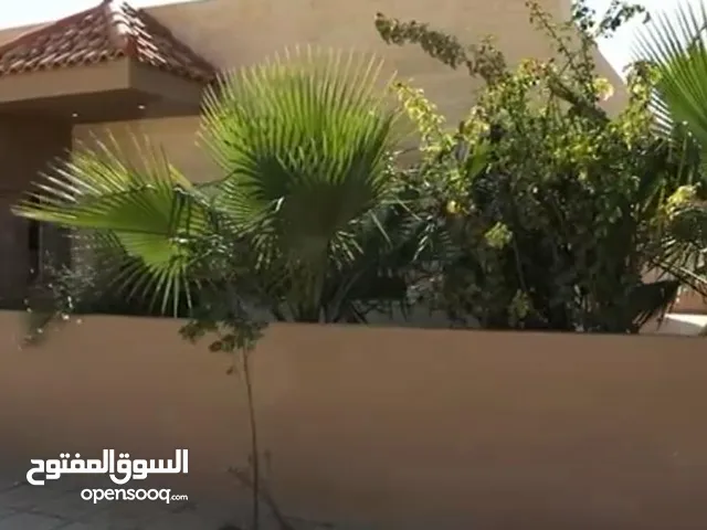 فيلا بالكمباوند مع مطبخ راكب بالقرب من جامعة الملك البيت