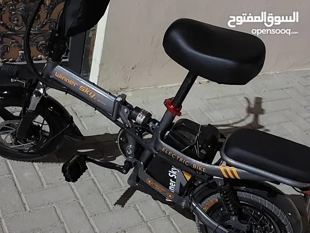 سكوتر الكبير ب 650 مع الإكسسوارات والصغير 500 استعمال نظيف لمدة 4الى 6 شهور تقريبا قابل لتفاوض