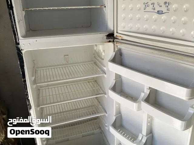 ثلاجة حجم متوسط للبيع