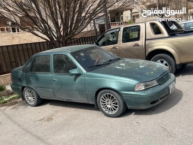 دايو سيلو موديل 1995 لون اخضر عليها جنط ماتور 16