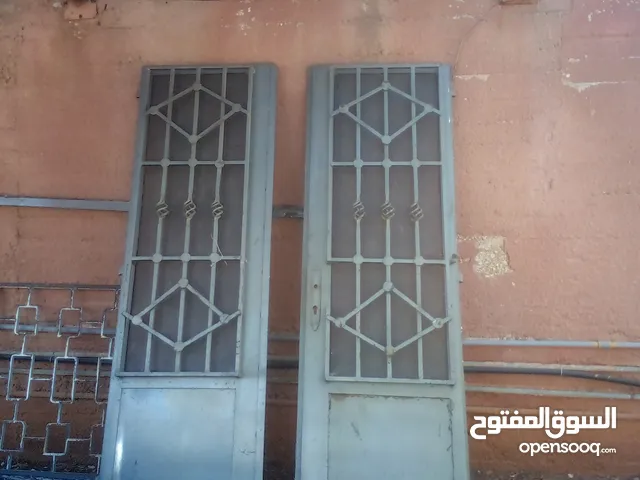 باب حديد ظرفتين 60سم×60سم بارتفاع 192سم بدون حلق السعر 65 دينار نهائي لعدم الاحراج احسن من التفصيل