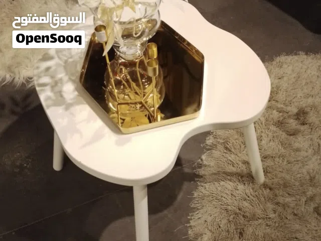 كنباي ثلاثيه شبه جديده +طاولة وسط بالكرتونه