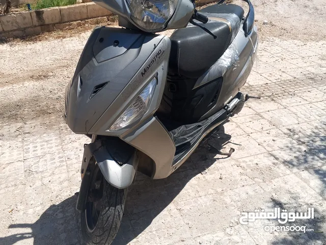 سكوتر هيرو هندي الصنع للبيع بحاله جيده معموله صيانه كامله