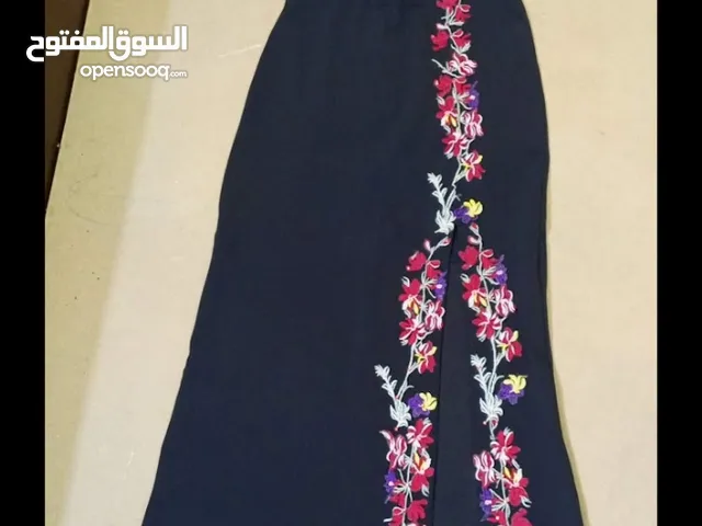 فساتين مستعملة بحالة جيدة جدا