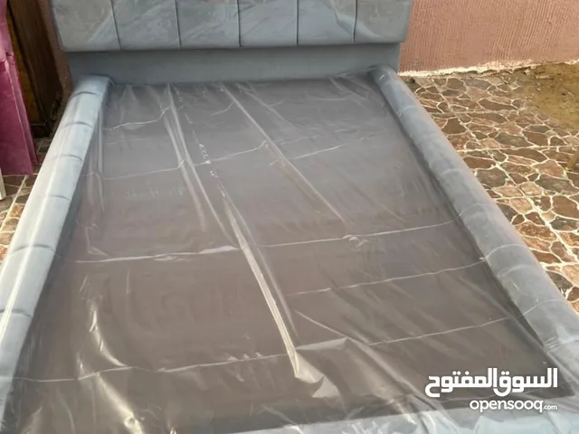 سرير تركي جديد متوفر الوان منهم من نفس النوع ونوع القماش جدا ممتاز و نوع الخشب جدا قوي و كمان نوعيته