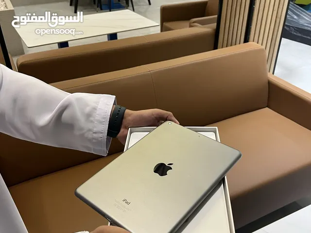 ايباد ابل اصلي بالكرتون مع الملحقات / السعر ولا في الخيال