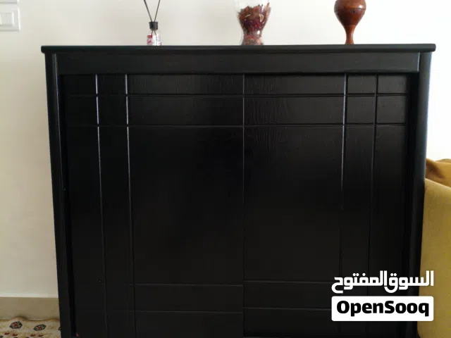خزانة أحذية مودرن خشب فخم لون أسود ملكي بحالة ممتازة
