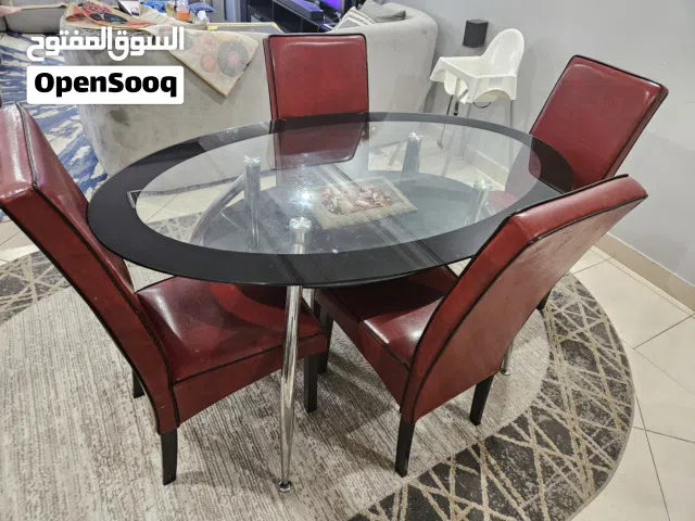 طاولة طعام مع 4 كراسى