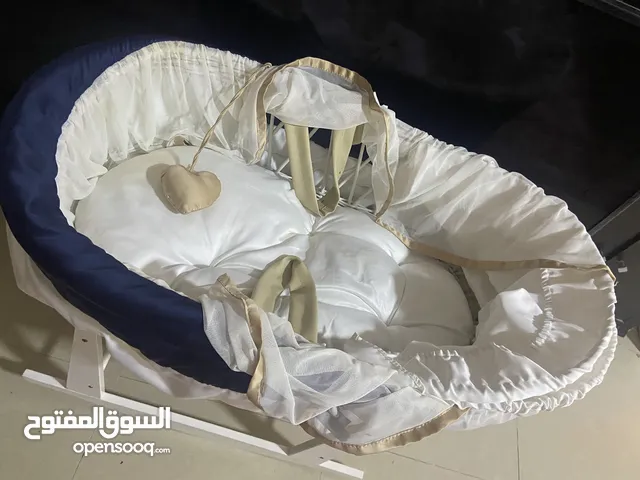 سرير صغير نظيف