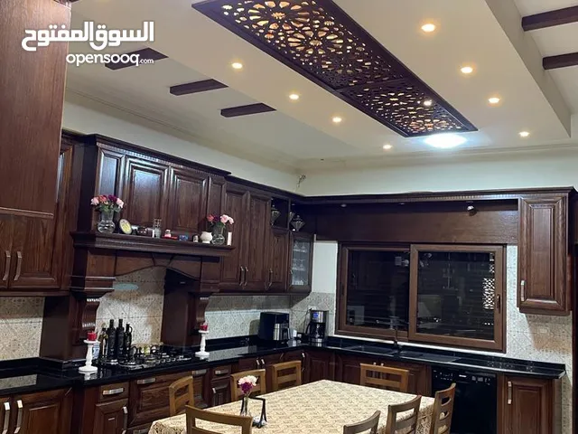750 m2 More than 6 bedrooms Villa for Sale in Amman Airport Road - Manaseer Gs