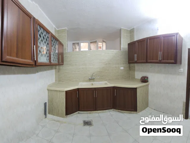 بيت مستقل مع حديقة خلفية واسعة للبيع