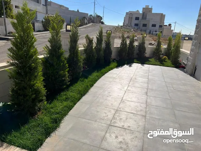 650 m2 5 Bedrooms Villa for Sale in Amman Al Kamaliya