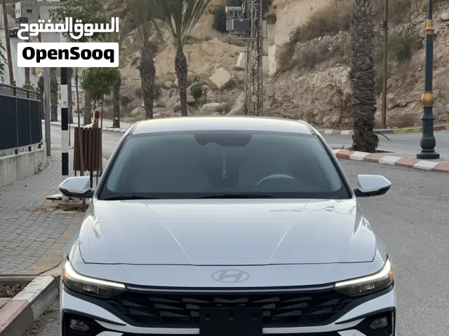 2025 هيونداي النترا Standard