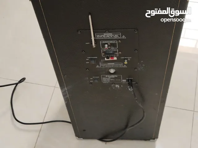 مسجله مكبر صوت نظامين شغال في نظام 220وال12فلت وبها مواصفات عديدها سوف تعرفهاوقت الاستخدام مافي عيوب