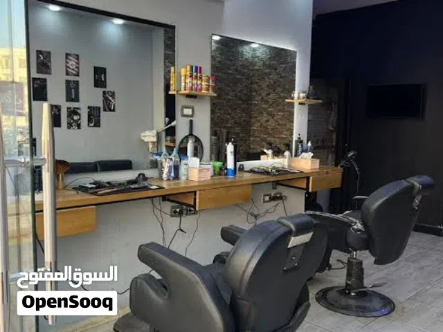 كرسي للايجار حلاق منطقة ابونواس قريب من طريق غوط شعال الرئيسي وقريب من طريق قرقارش الرئيسي